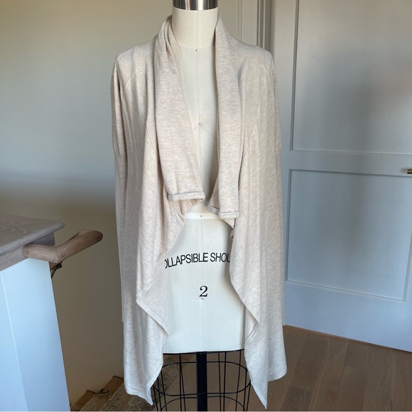 Ivory/Tan rayon/nylon flowing, shawl open front long sleeve cardigan, women’s M - Picture 5 of 6